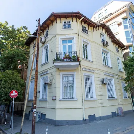 Makedonia's Finest 3br